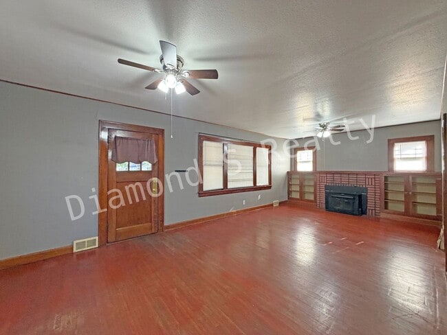 Building Photo - 816 E Delmar St