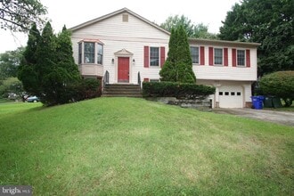Building Photo - 8406 Myrtle Ave