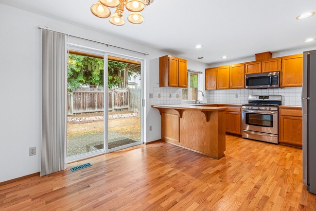 Building Photo - Duplex - 2 bedroom 2 bath