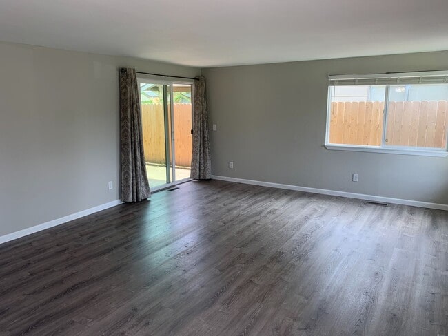 Building Photo - Gro01 - Campbell Dr Se