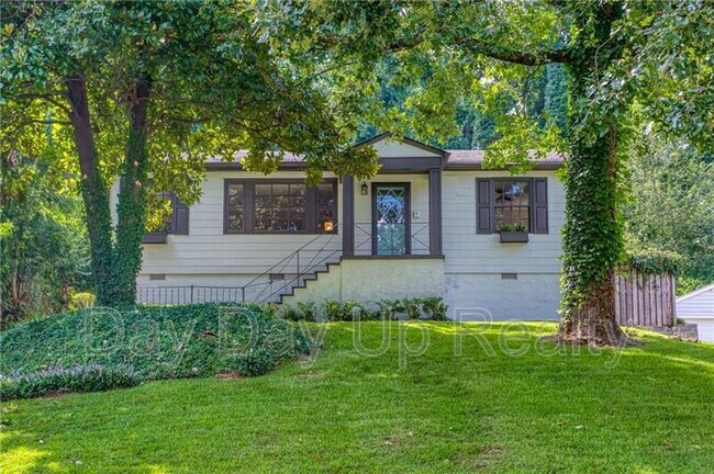 Foto del edificio - 2008 Shalimar Dr NE