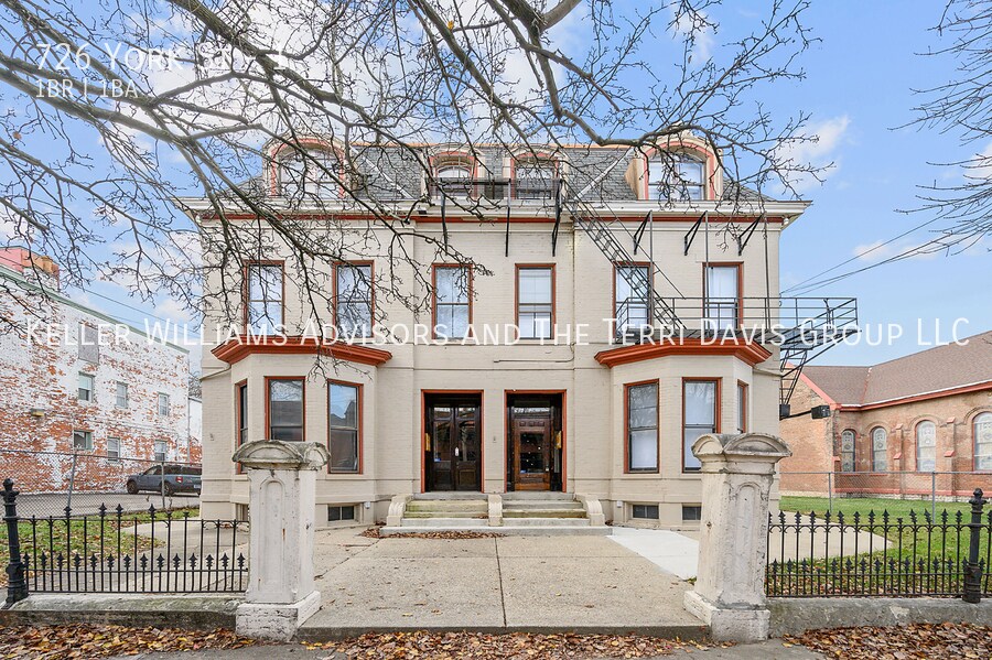 Photo - 726 York St-1