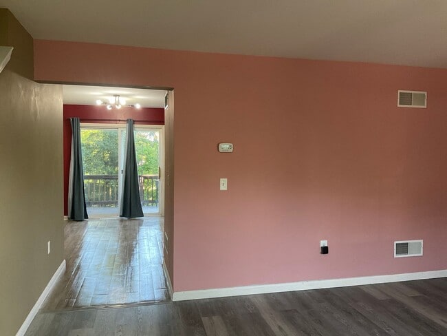 Building Photo - 38 Woodmyre Ln