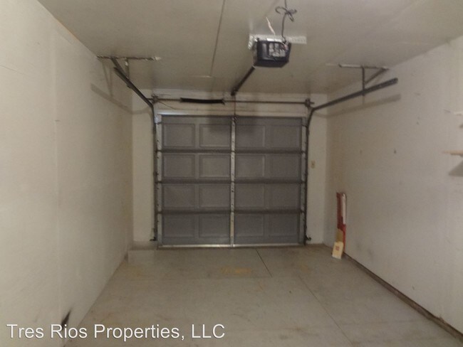 Building Photo - 3205 Crestridge Dr
