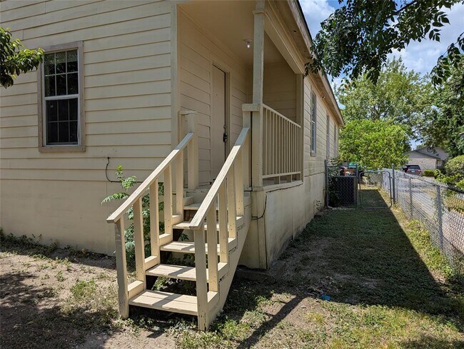 Foto del edificio - 7103 Bethune Ave