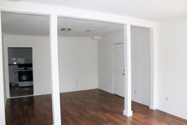 Foto del edificio - 1203 Benjamin Benson St