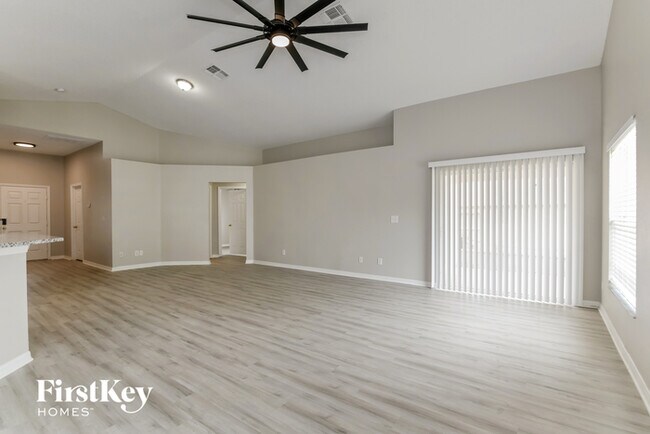 Building Photo - 1000 Lake Charles Dr