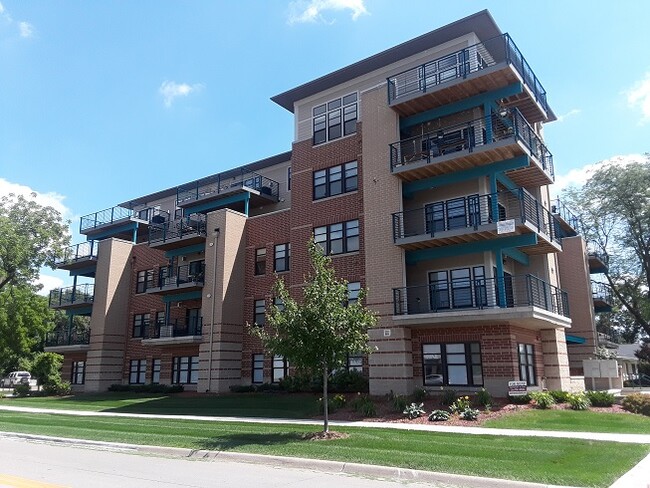 Building Photo - Apartments at Iowa