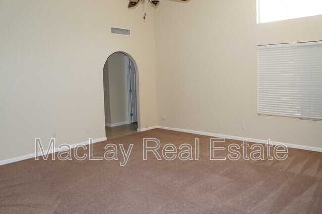 Foto del edificio - 240 S Laveen Dr
