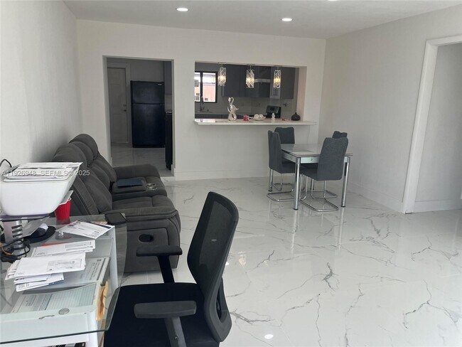 Foto del edificio - 3441 NW 208th St