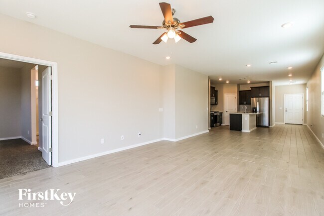 Building Photo - 3711 E Appaloosa Dr