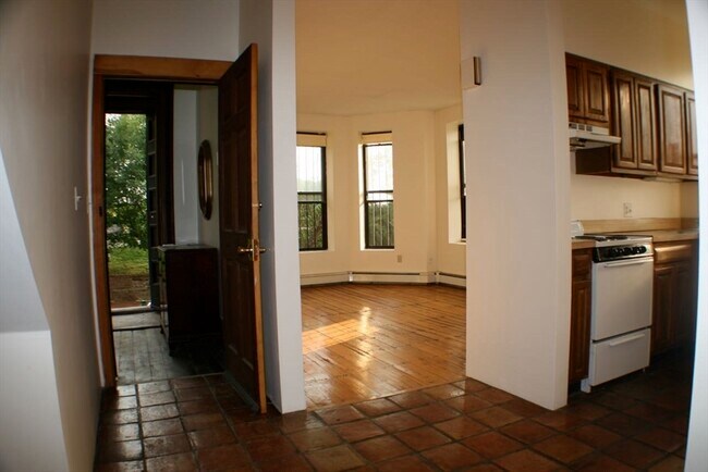 Foto del edificio - 31 Fort Ave