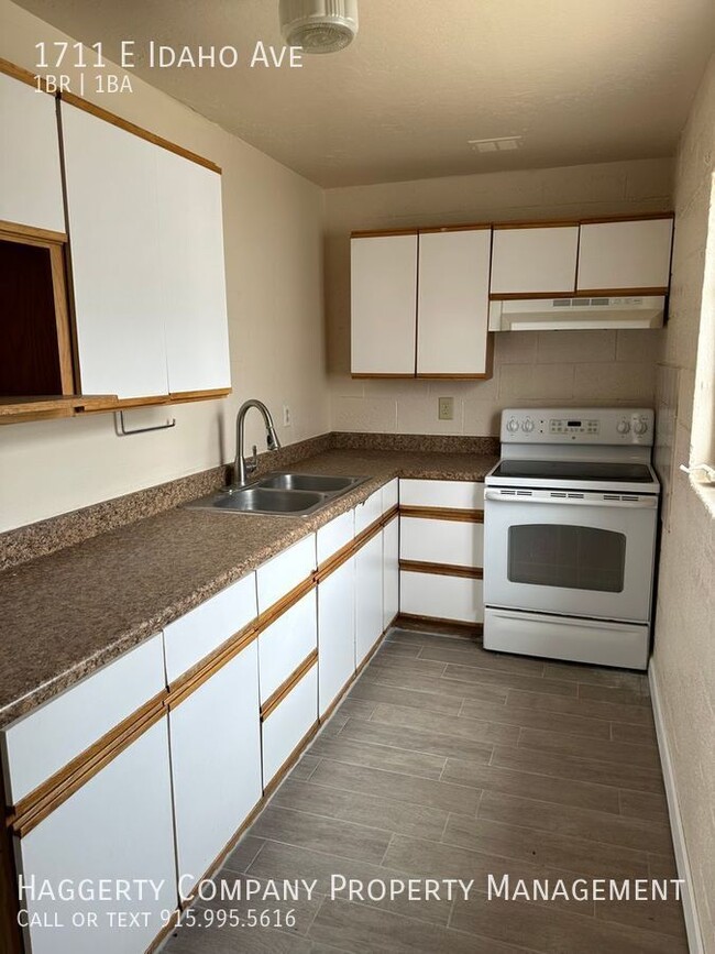 Building Photo - 1711 E Idaho Ave