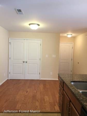 Foto del edificio - 1060-1062 Madison View Dr