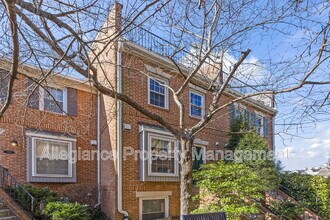 Building Photo - 786 N Vermont St