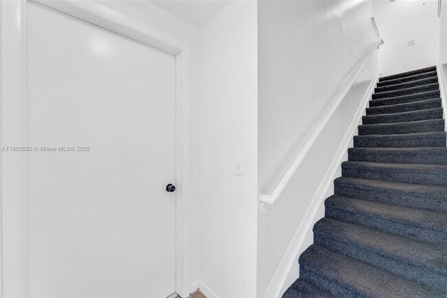 Foto del edificio - 2464 Centergate Dr