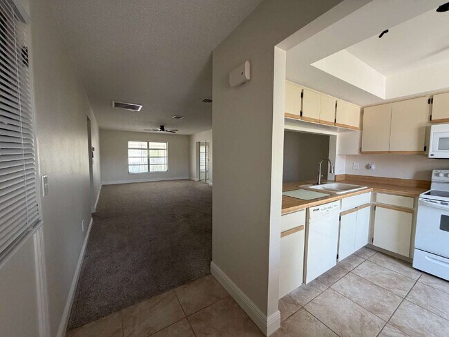 Foto del edificio - Charming 2-Bedroom, 2-Bath Duplex in a Quiet Englewood Cul-de-Sac