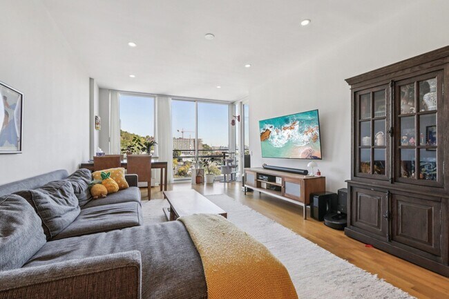 Foto del edificio - 915 Hudson Park