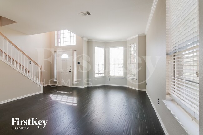 Building Photo - 6605 Sandgate Dr