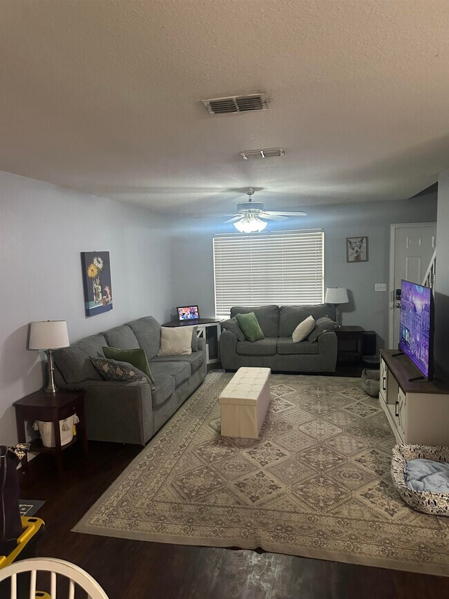 Foto del edificio - 3140 Camelliawood Cir W