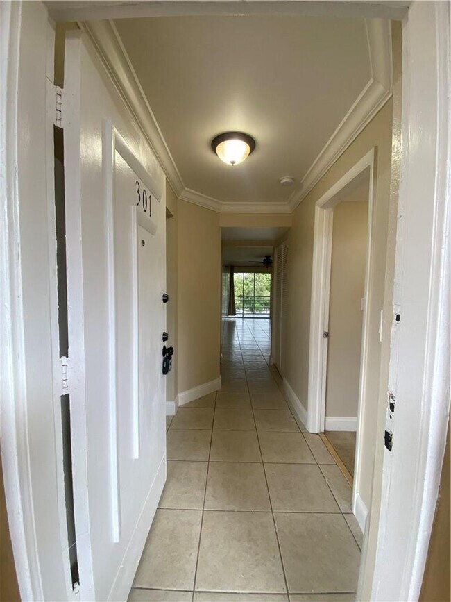 Foto del edificio - 4235 N University Dr