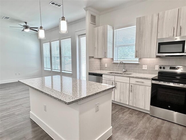 Building Photo - 3030 Greenbusch Rd