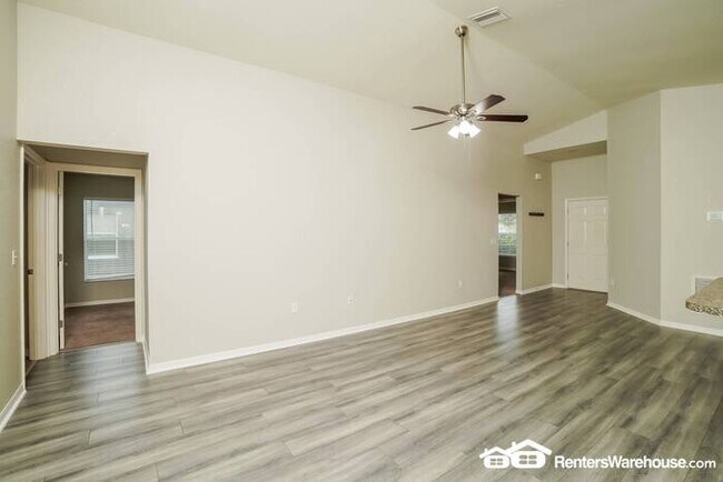 Foto del edificio - Ten Oaks 4 BR Available Now!