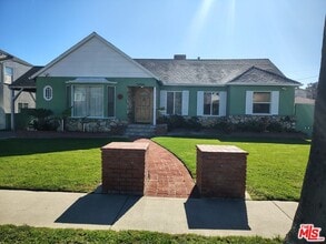 Building Photo - 5446 Angeles Vista Blvd