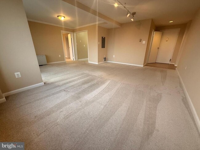 Building Photo - 10201 Grosvenor Pl