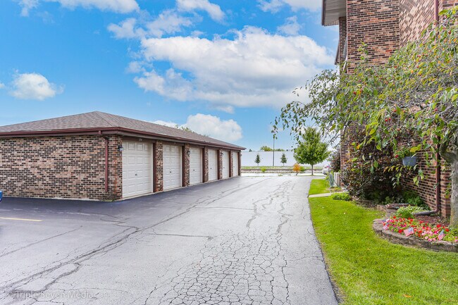 Building Photo - 7515 Tiffany Dr
