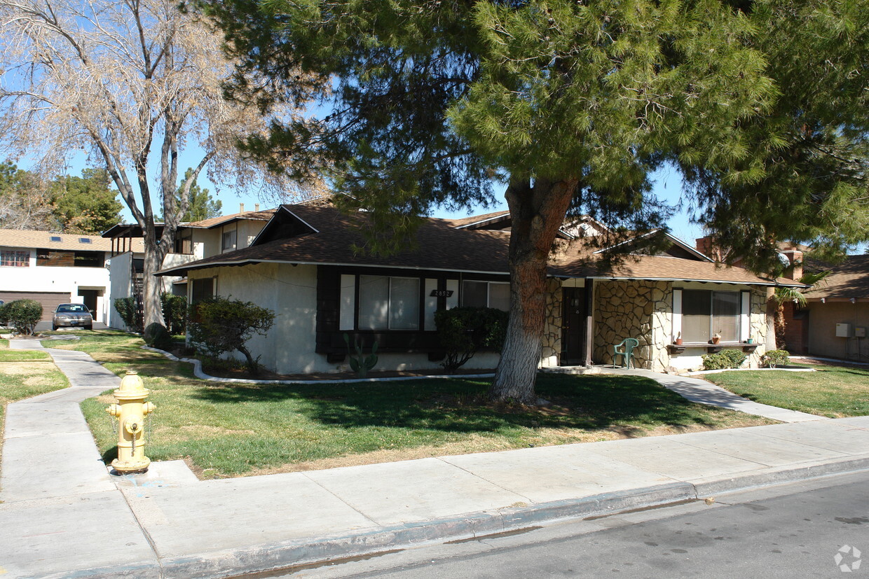 Primary Photo - 2852 Karen Ave
