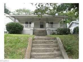 Building Photo - 1108 Blain St