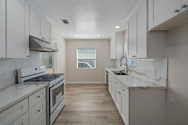 Building Photo - 1706 W 136th St