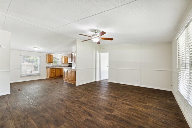 Building Photo - 9642 Live Oak Trail
