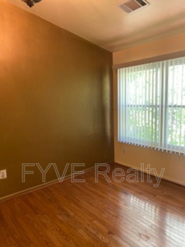Foto del edificio - 836 Faraway Ct