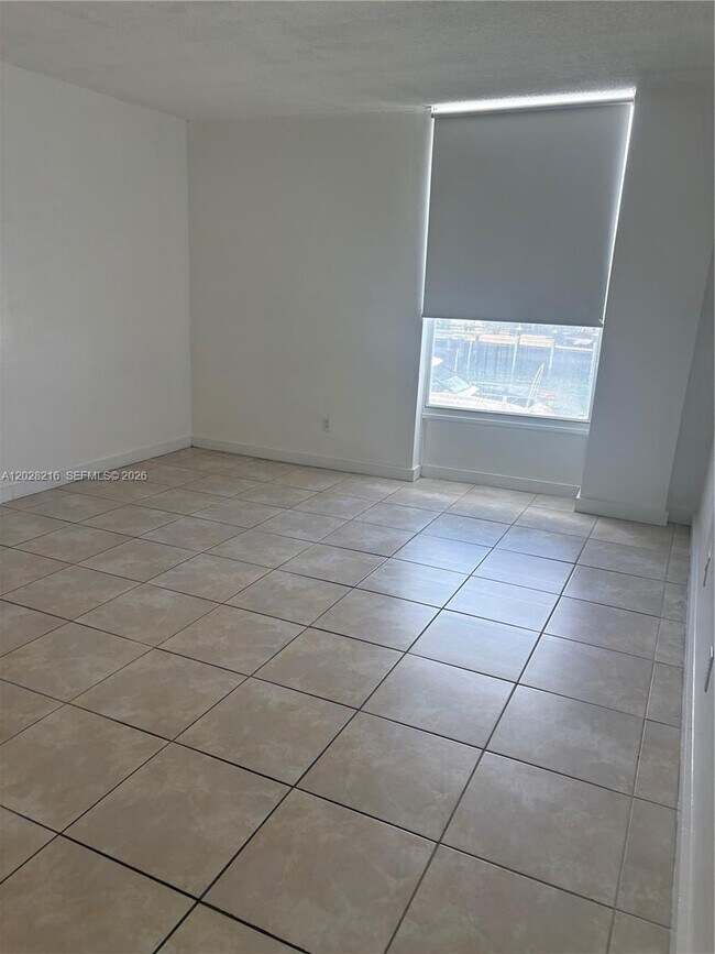 Foto del edificio - 2000 NE 135th St