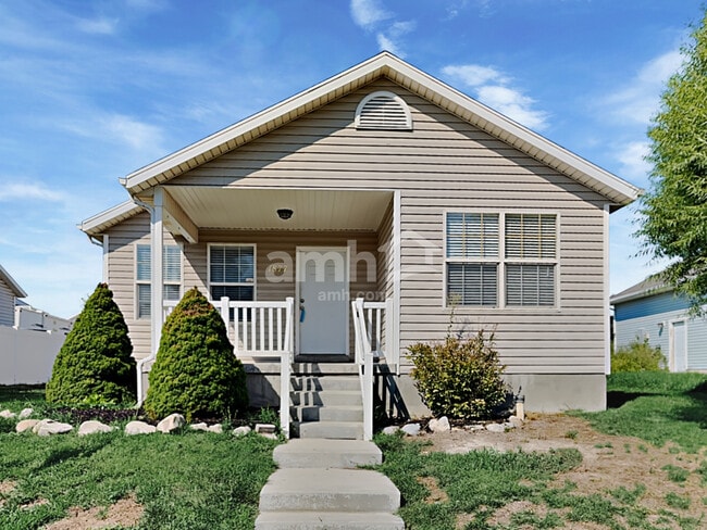 Building Photo - 1877 E Cedar Dr