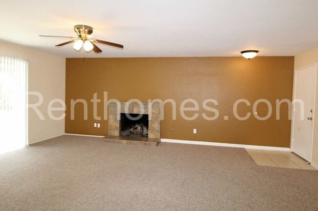 Building Photo - 11093 Madrigal St