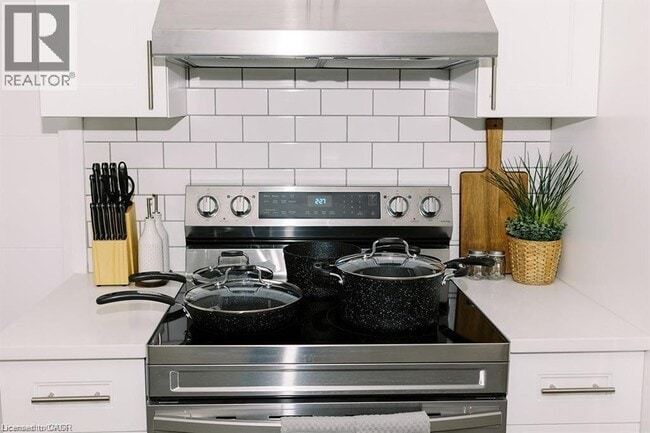 Photo du bâtiment - 261 Belmont Ave W