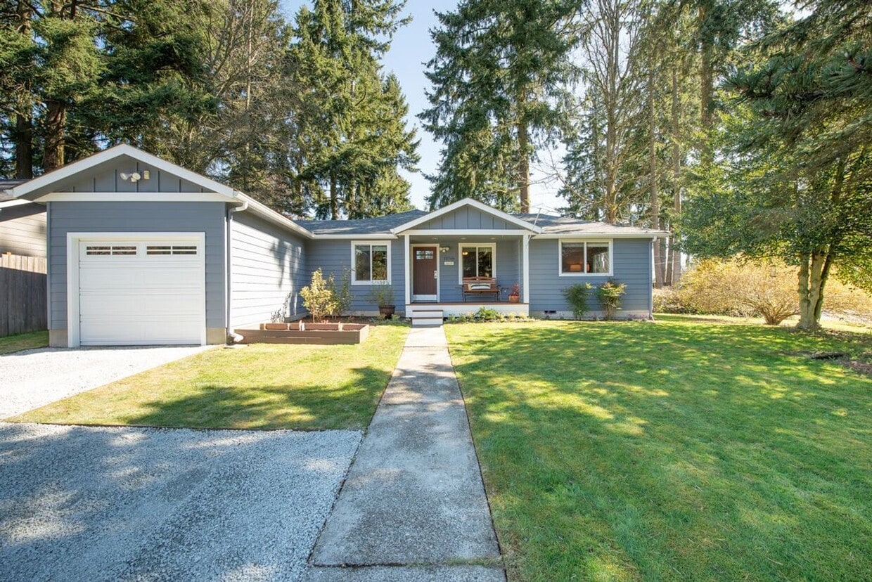Primary Photo - Charming Rambler in North Seattle!