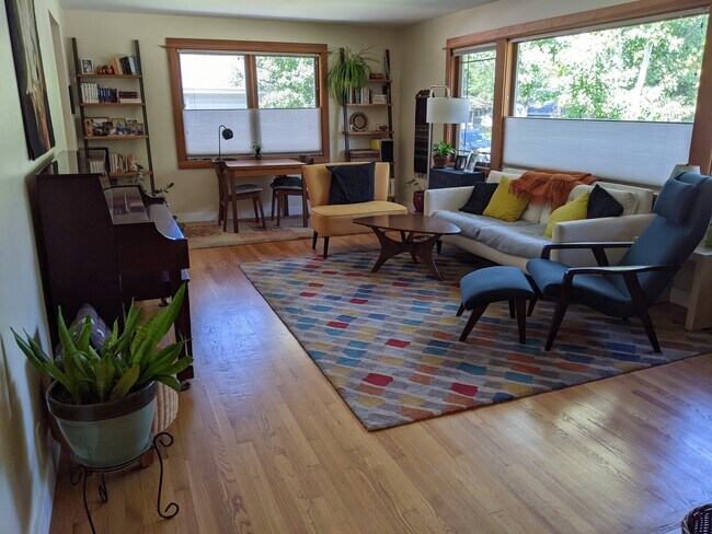 Main living room - 2098 E Floyd Pl