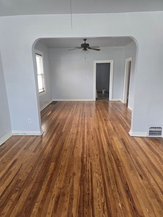 Building Photo - Brick 2 Bedroom Home
