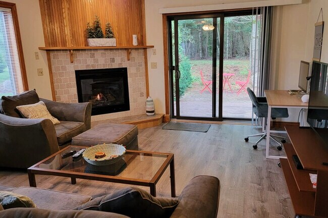 Foto del edificio - 140 Paquette Cir