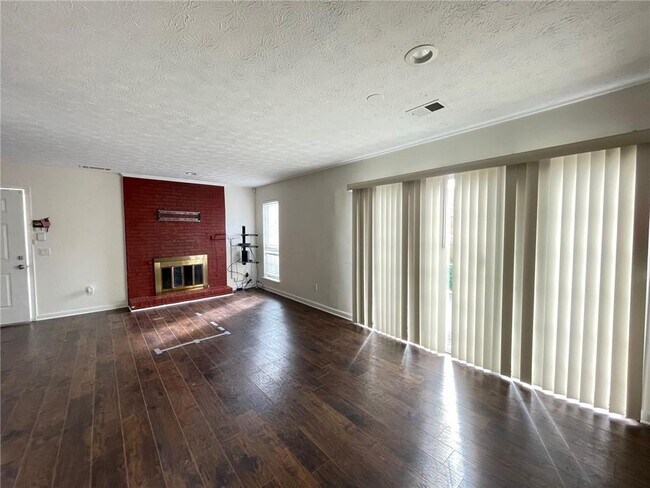 Foto del edificio - 5596 Clover Rise Ln
