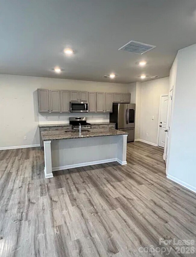 Foto del edificio - 1011 Maylen Trce