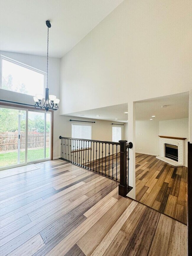 Building Photo - Wonderful 4 bed/ 3.5 bath House