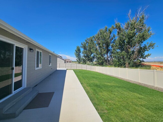 Foto del edificio - Brand New Home with RV Pad and Premium Fin...