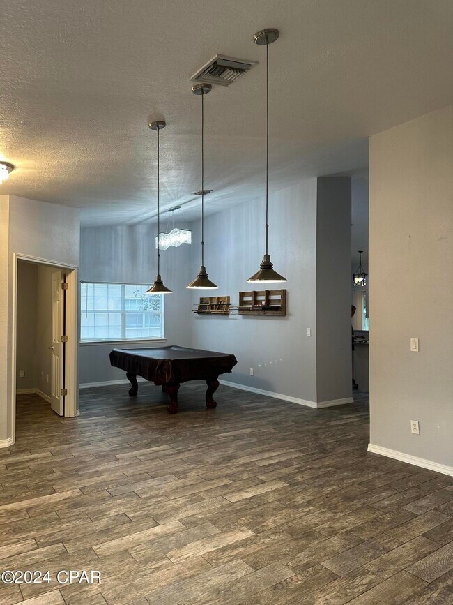 Foto del edificio - 102 Sandalwood Ln