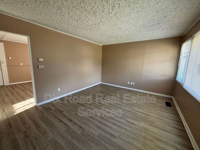 Foto del edificio - 4910 Porterfield Dr