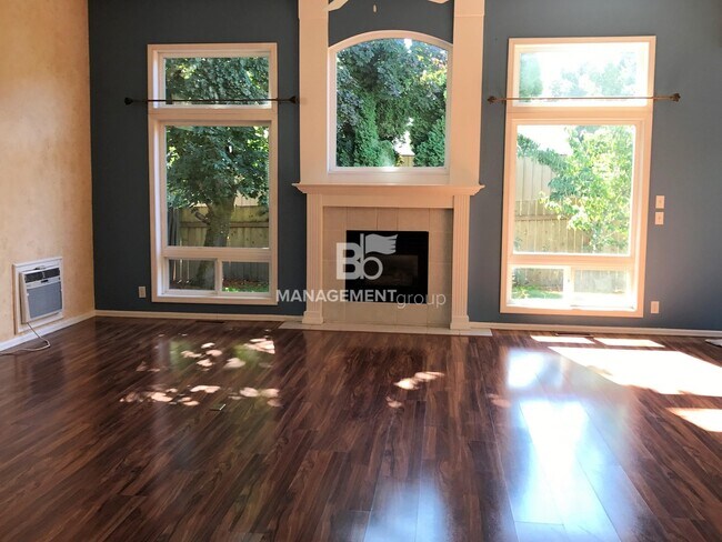 Foto del edificio - Light and Bright Updated Tigard Home Near ...